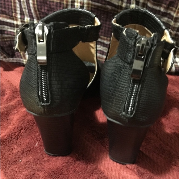 Size 7 1/2 - Picture 7 of 12